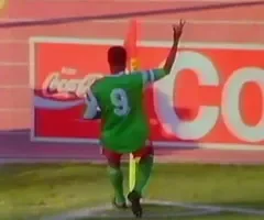 roger-milla-invente-la-celebration-de-but-lors-de-la-coupe-du-monde-de-football-1990-italie.jpg