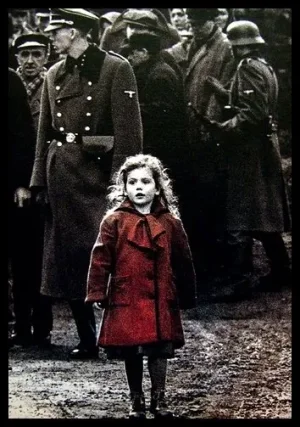 petite-fille-manteau-rouge-Liste-de-Schindler.jpg