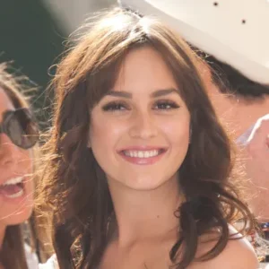leighton-meester-au-defile-christian-dior-p-e-2012-10555022gnimk_2041.jpg