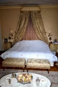 tapissier-decorateur-paris-dais-lit-lelievre.jpg