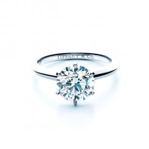 Bague-diamant-et-platine-Tiffany-and-Co.jpg
