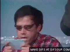 V7W0YM7ARf1wA.gif