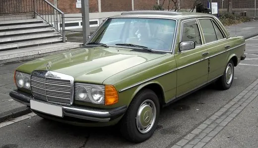 800px-Mercedes-Benz_W123_front_20081125.jpg