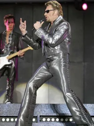 johnny-hallyday-sur-scene-2003-habille-par-jean-paul-gaultier.jpg