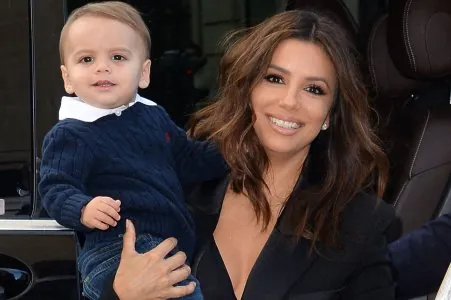 Eva-Longoria-celebre-les-2-ans-de-son-fils-Santiago.jpg