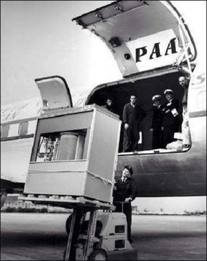 1956 le premier disque dur d'IBM, 1 tonne pour 5 Mo.jpg