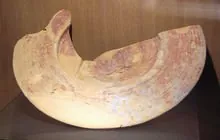 220px-Phenician_plate_with_red_slip_7th_century_BCE_excavated_in_Mogador_island.jpg