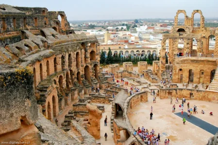 3605_2007-1886-Amphitheatre-in-El-Jem-Tunisia.jpg