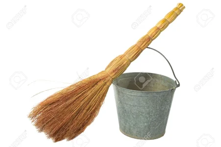 6835513-vieux-millésimes-antique-traditionnel-soviétique-un-seau-un-balai-service-de-nettoyage...jpg