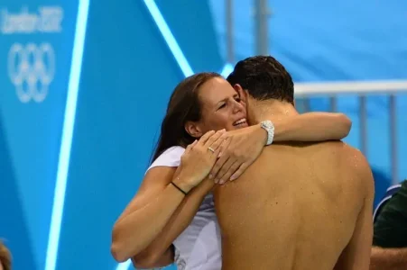 laure-manaudou-felicite-son-frere-florent-sacre-champion-olympique-sur-50-m-nage-libre-aux-jo-de.jpg