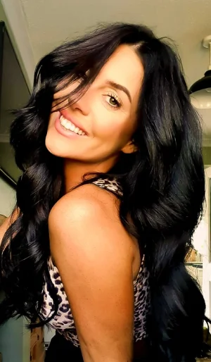 Brunette-w0b0nn1y3sh71.jpg