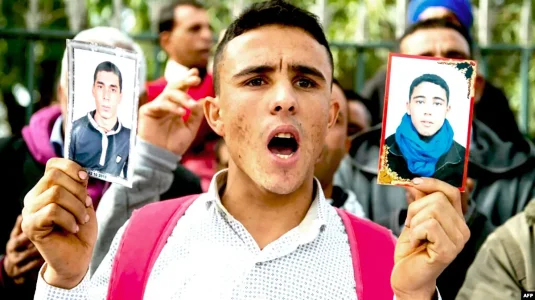 Enass_Familles_Detenus-_Harraga_Marocains_Lybie.jpg Enass_Familles_Detenus-_Harraga_Marocains_Lybie.jpg