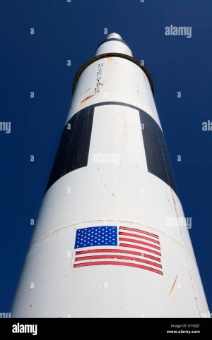 rusty-model-saturn-v-moon-flight-rocket-from-the-american-space-agency-D1GXJ7.jpg