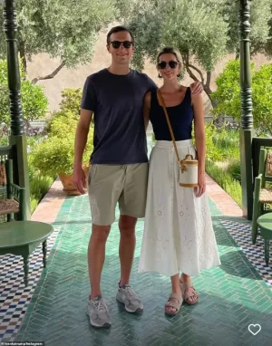 60114691-11000853-Ivanka_Trump_40_and_Jared_Kushner_41_are_in_Morocco_on_a_private-a-43_165750...jpg