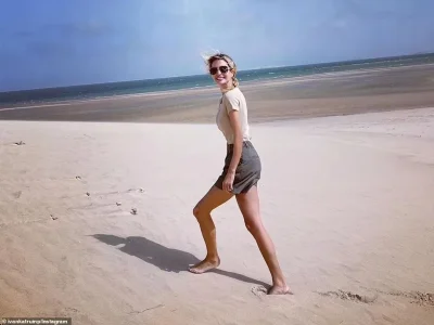 60114001-11000853-Ivanka_took_some_time_to_walk_along_the_warm_Moroccan_sands-a-41_16575084988...jpg