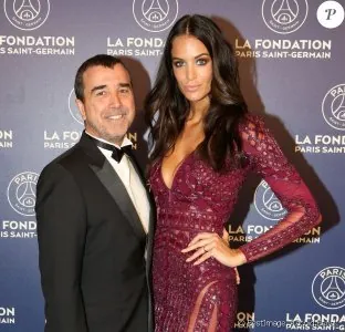 5878859-exclusif-arnaud-lagardere-et-sa-femme-624x600-3.jpg