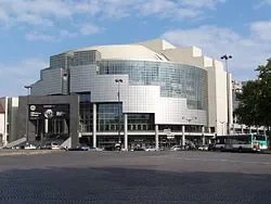 250px-Opéra_Bastille.JPG