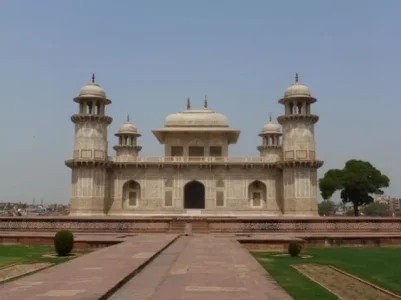 Agra_Itimad ud daulah tomb7.jpg