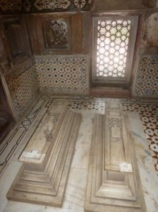 Agra_Itimad ud daulah tomb24.jpg