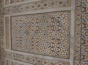 Agra_Itimad ud daulah tomb14.jpg