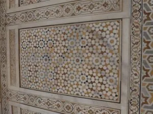 Agra_Itimad ud daulah tomb14.jpg