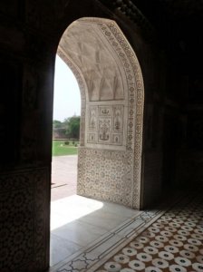 Agra_Itimad ud daulah tomb39.jpg