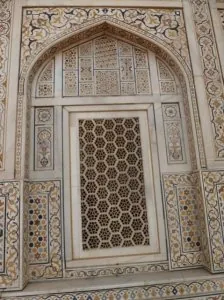 Agra_Itimad ud daulah tomb15.jpg