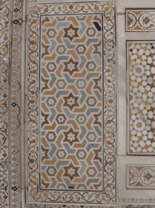 Agra_Itimad ud daulah tomb13.jpg