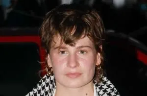 7227653-heloise-letissier-christine-and-the-que-300x196-3.jpg