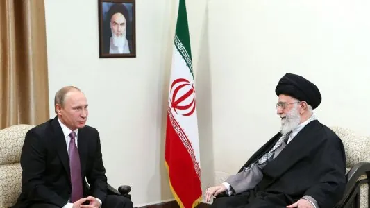 le-president-russe-vladimir-poutine-rencontre-le-23-novembre-2015-a-teheran-le-guide-supreme-a...jpg