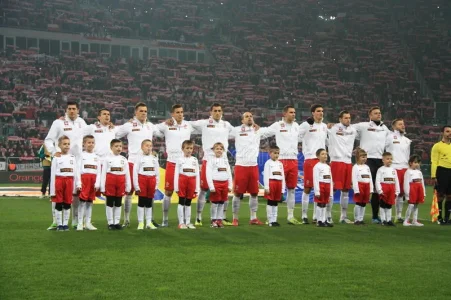 équipe-de-football-de-la-pologne-35280223.jpg