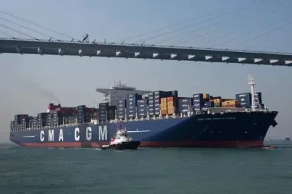 CMA-CGM-Marco-Polo_HongKong_2012-11-121.jpg