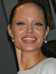 angelina-jolie-sans-sourcils.jpg