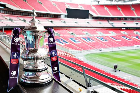 heads_up-FA-Cup_trophy_0281.jpg