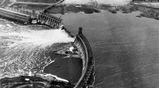 in-august-1941-the-soviets-blew-up-the-dnipro-power-plant-to-halt-the-advance-of-german-troops...jpg