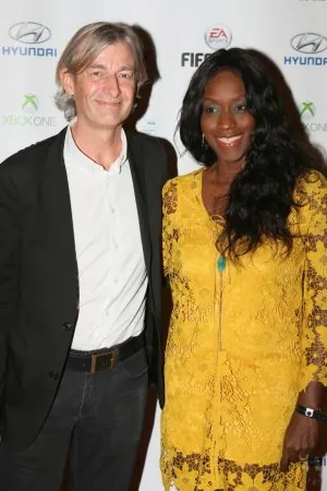 3067151-gilles-verdez-et-sa-compagne-fatou-soi-580x0-2.jpg