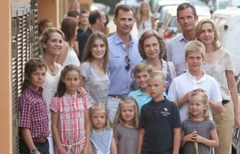 famille-royale-espagne-vacances-11-reporters.jpg