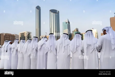 emirati-men-train-de-realiser-le-yowla-une-danse-traditionnelle-dans-le-patrimoine-des-emirats...jpg