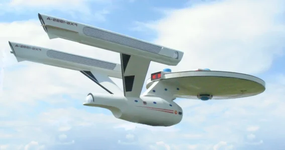 Spaceship_airborn_right.jpg
