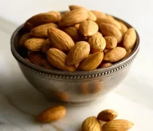 Une-poignee-d-amandes-par-jour_rubrique_article_une.jpg