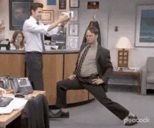 22_40_44_dwight_schrute_king.gif