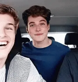 1744627956055.gif