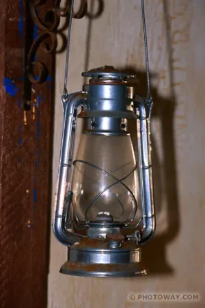 MLT02_382-lampe-petrole.jpg