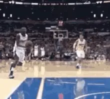 nba-players-alleyoop.gif
