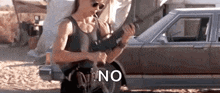15_48_29_terminator_sarah_connor.gif
