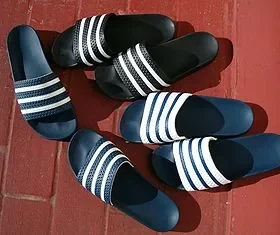 280px-Adilette_sandals_2004.jpg