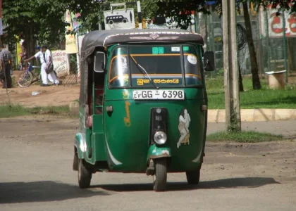 Tuk-Tuk_Sri_Lanka.jpg
