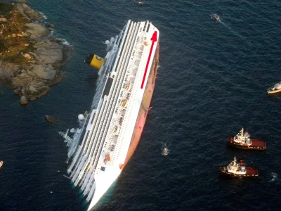 Costa concordia couché.jpg