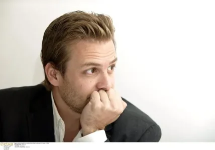 gabriel-macht-gabriel-macht-32577887-604-424.jpg