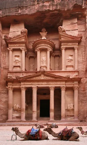 420px-Al_Khazneh_Petra_edit_2.jpg
